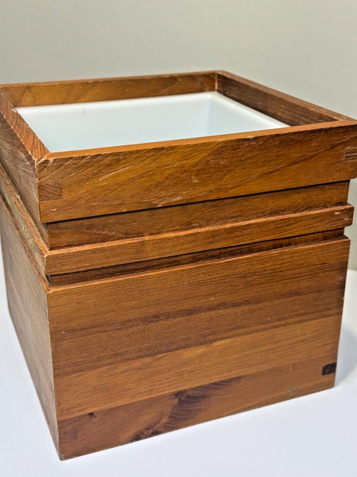 Vintage Mid Century Modern Teak Ice Bucket - Beautiful detail - Good condition