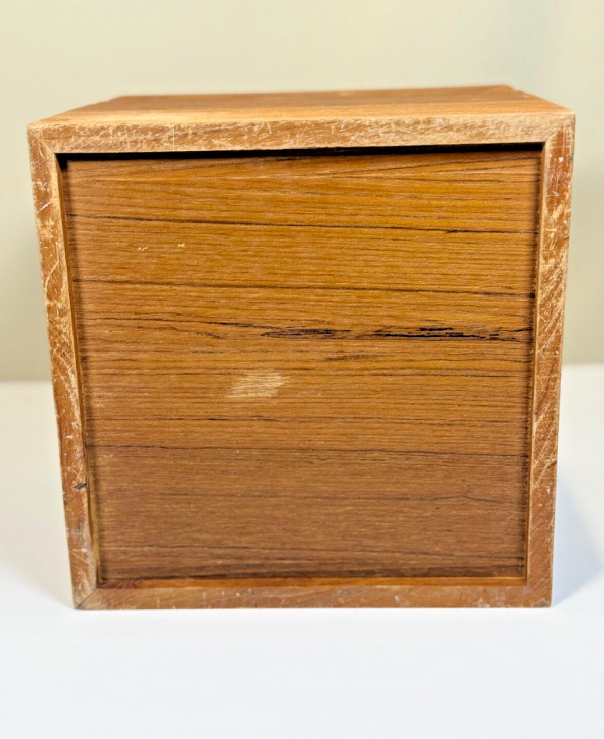 Vintage Mid Century Modern Teak Ice Bucket - Beautiful detail - Good condition