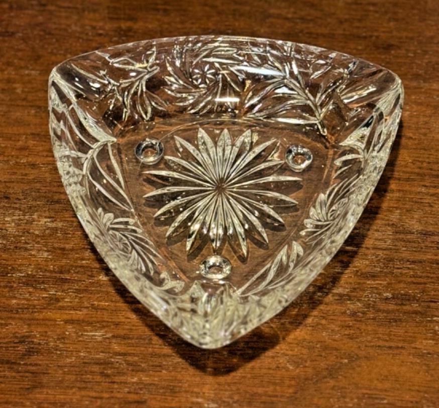 VINTAGE ASHTRAY CLEAR GLASS FOOTED TRIANGLE SHAPED STARBURST PATTERN MCM