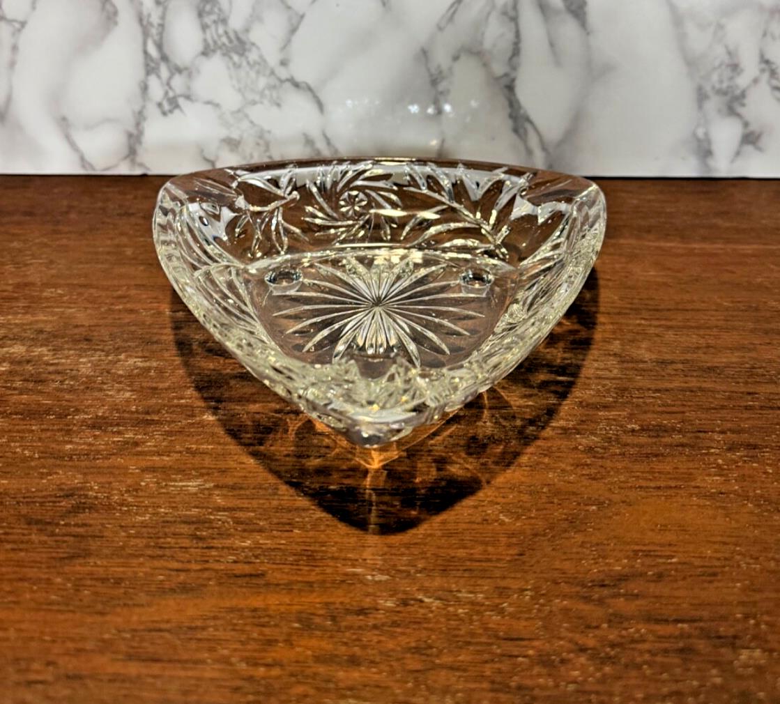 VINTAGE ASHTRAY CLEAR GLASS FOOTED TRIANGLE SHAPED STARBURST PATTERN MCM