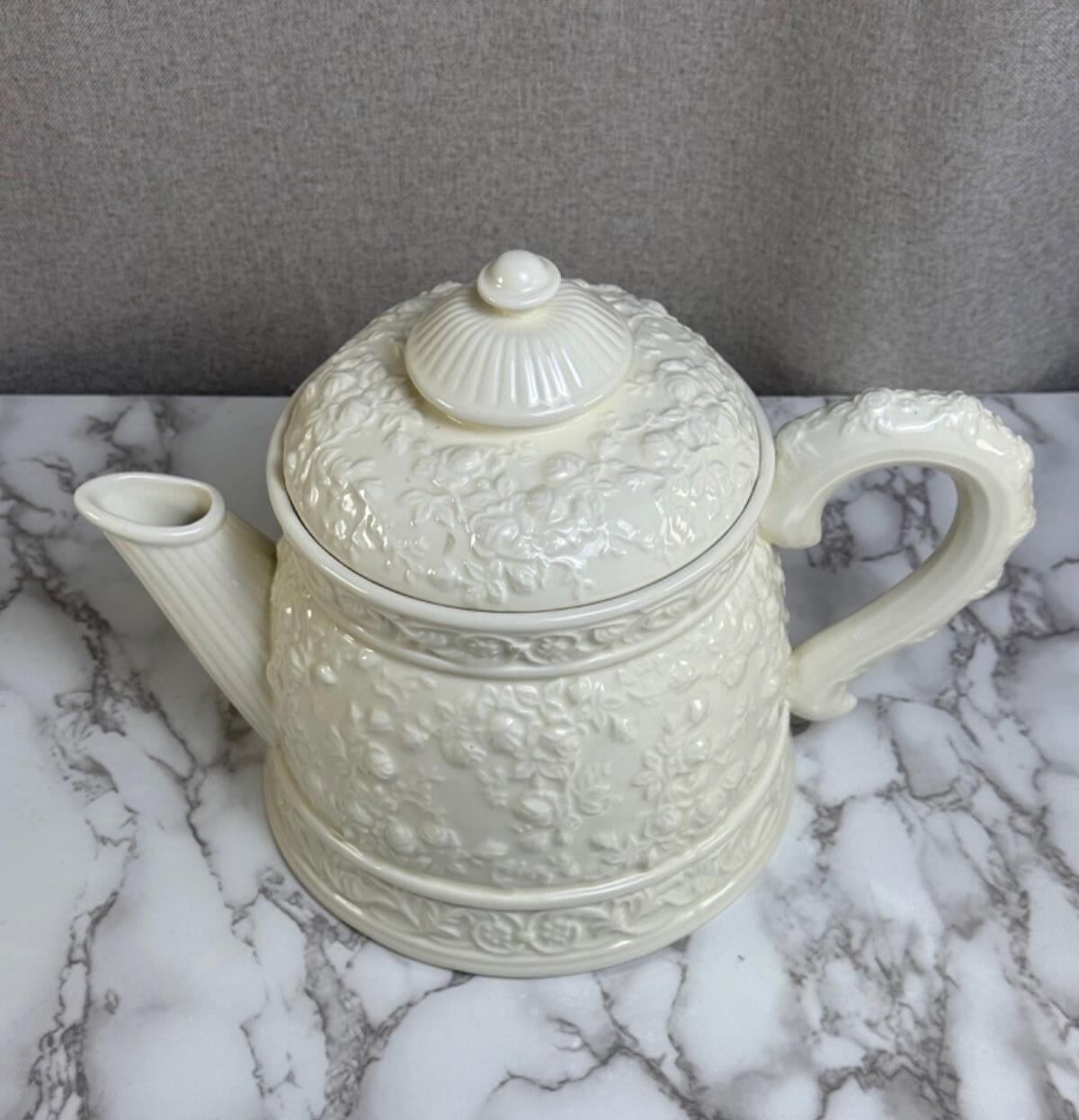Royal Albert Old Country Roses English Buffet Collection large white teapot