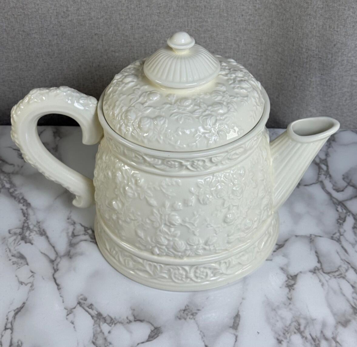 Royal Albert Old Country Roses English Buffet Collection large white teapot