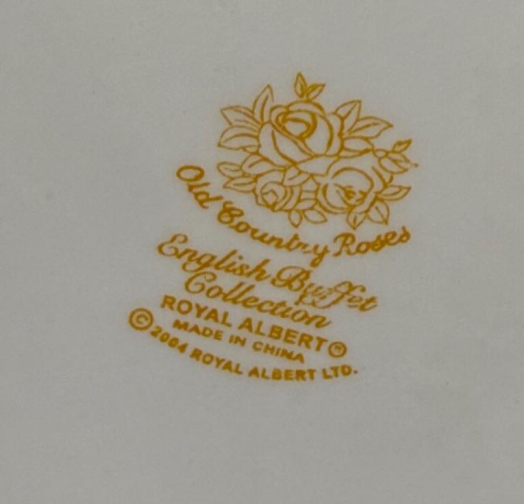 Royal Albert Old Country Roses English Buffet Collection large white teapot