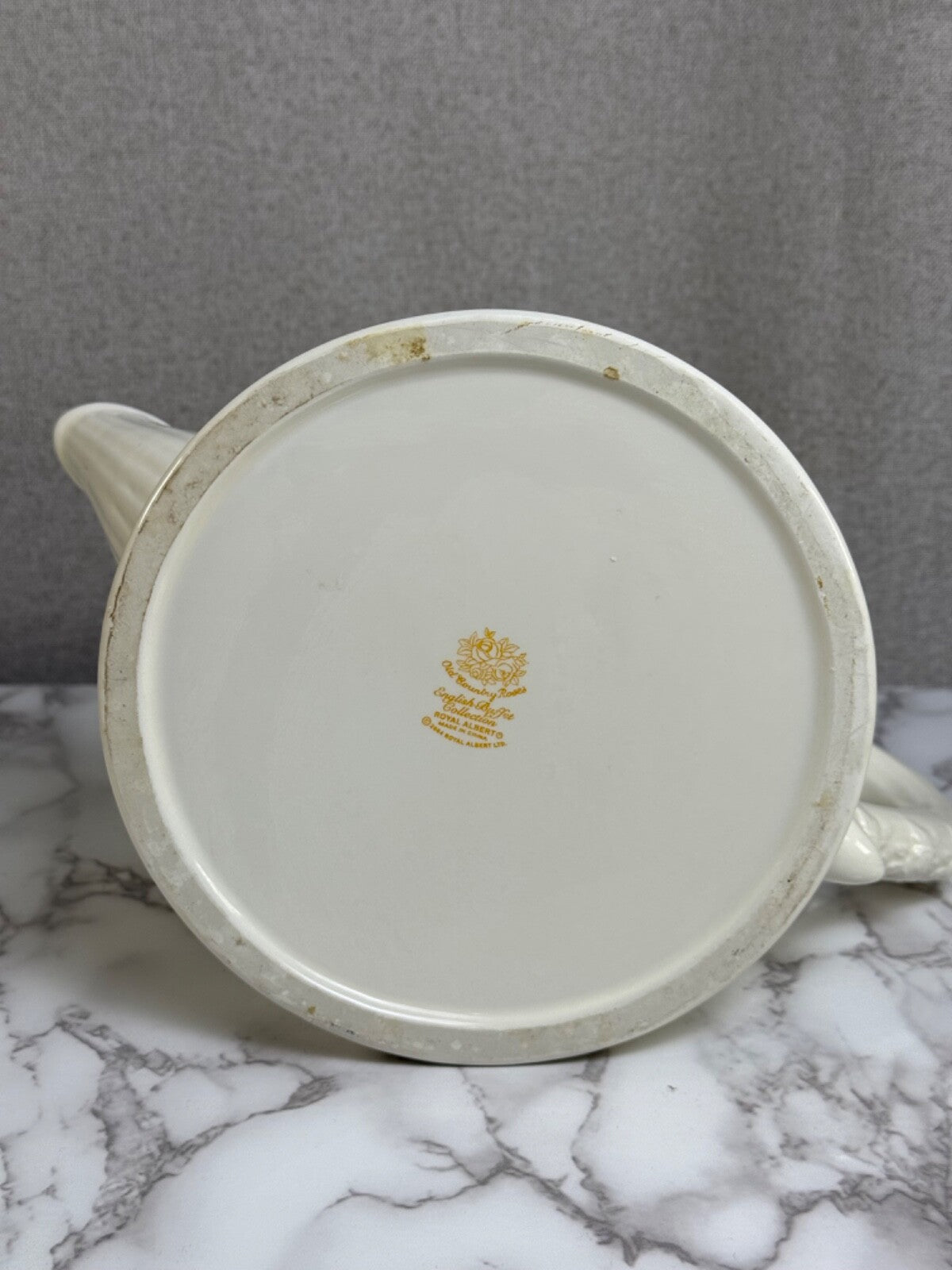 Royal Albert Old Country Roses English Buffet Collection large white teapot