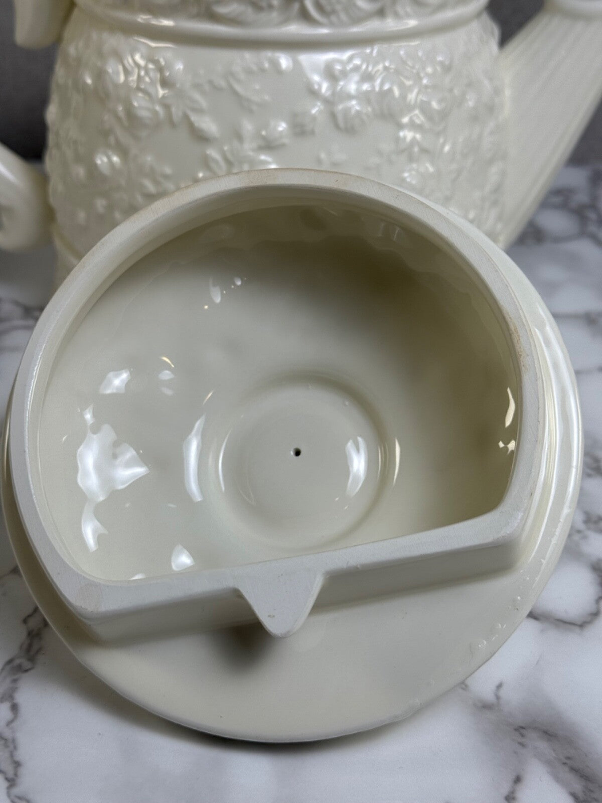 Royal Albert Old Country Roses English Buffet Collection large white teapot