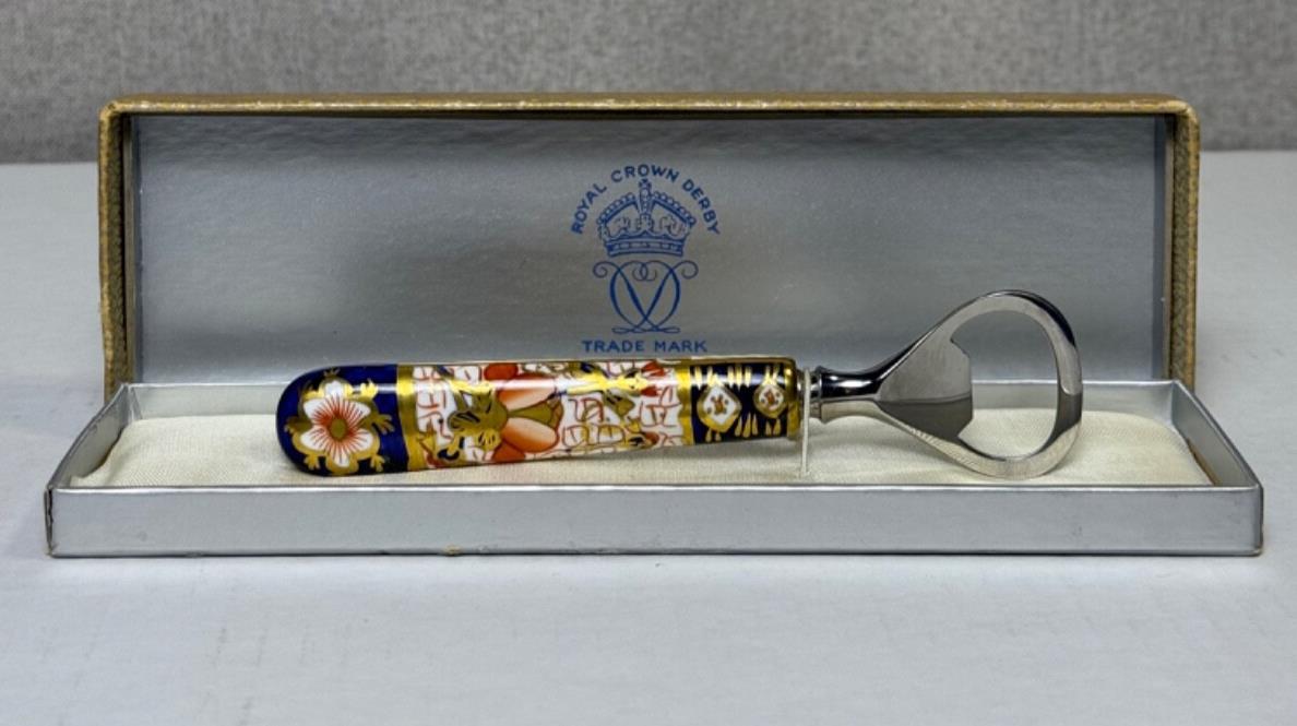 VTG ROYAL CROWN DERBY BONE CHINA TRADITIONAL IMARI PATTERN BOTTLE OPENER IN BOX