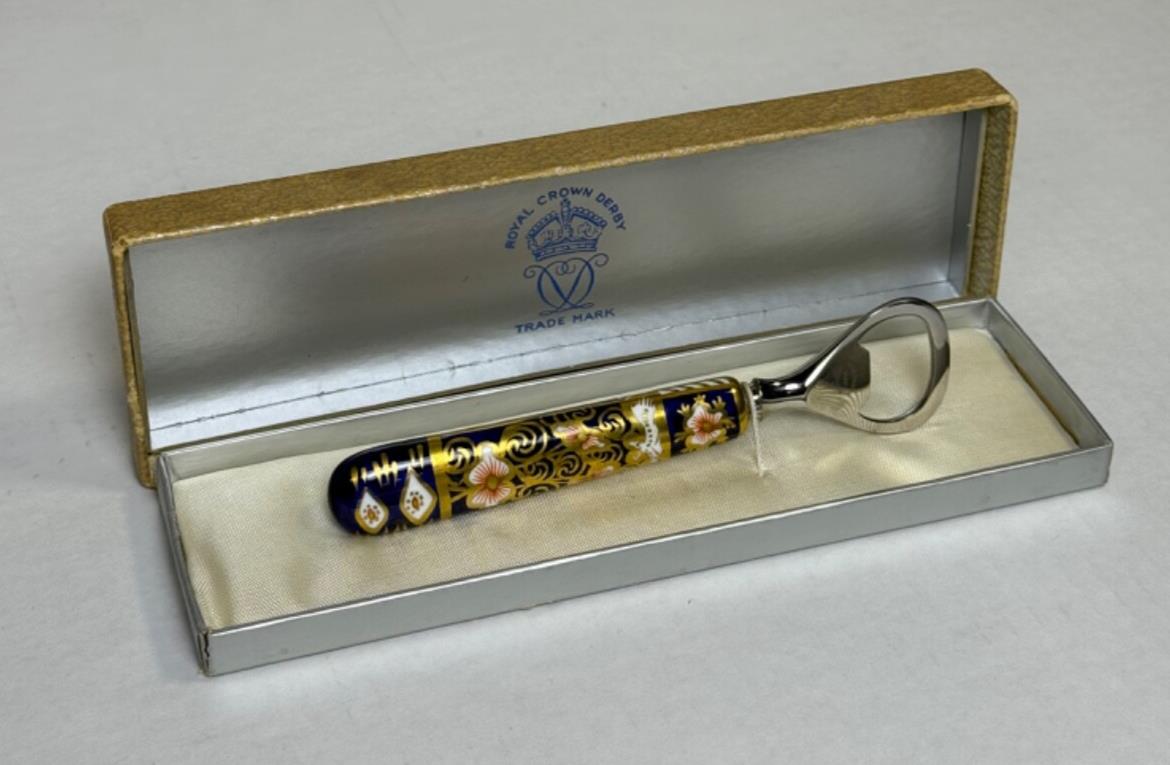 VTG ROYAL CROWN DERBY BONE CHINA TRADITIONAL IMARI PATTERN BOTTLE OPENER IN BOX