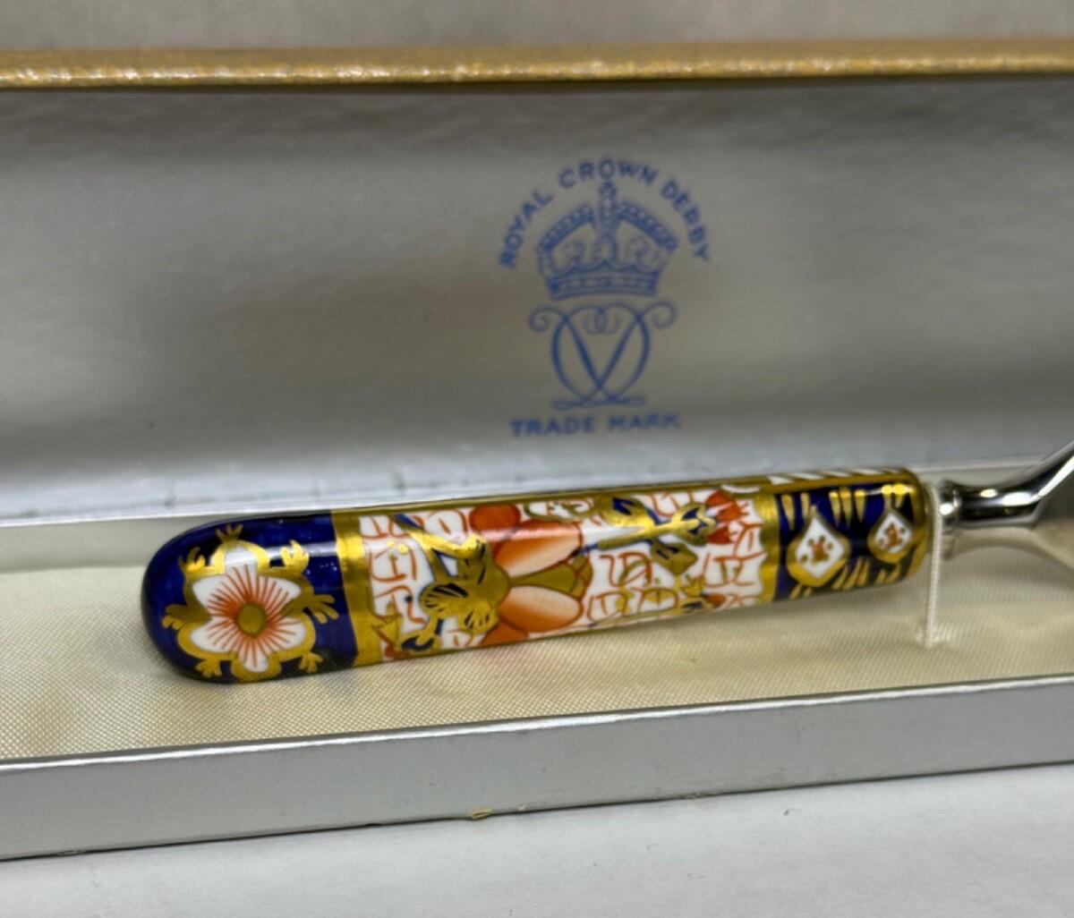 VTG ROYAL CROWN DERBY BONE CHINA TRADITIONAL IMARI PATTERN BOTTLE OPENER IN BOX