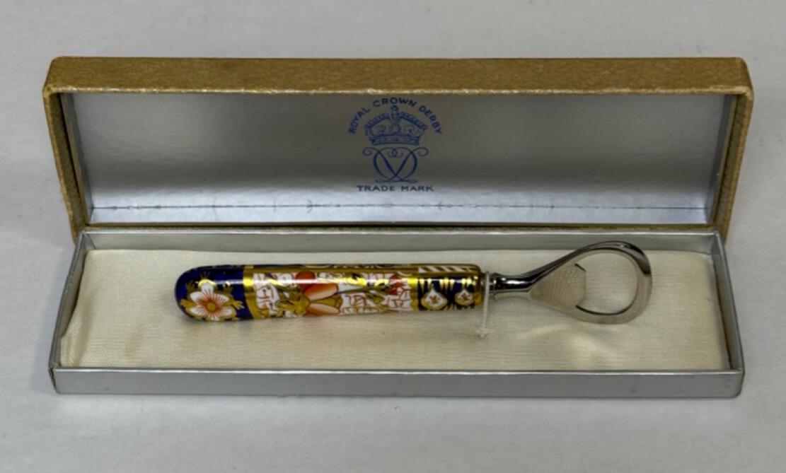VTG ROYAL CROWN DERBY BONE CHINA TRADITIONAL IMARI PATTERN BOTTLE OPENER IN BOX