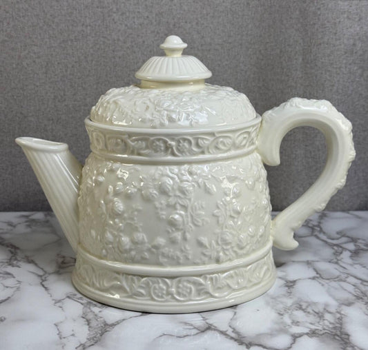 Royal Albert Old Country Roses English Buffet Collection large white teapot